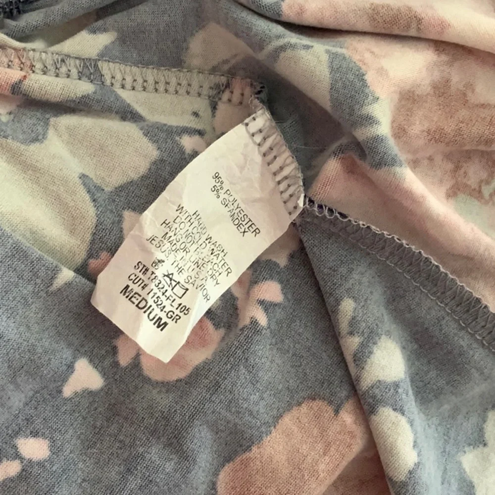 Rose boutique top - Picture 3 of 3